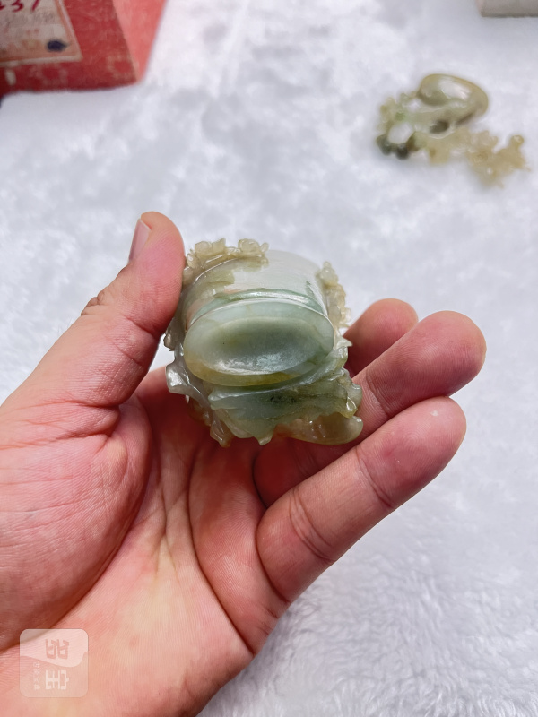 翡翠雕凤鸟花卉纹盖瓶 - 图6